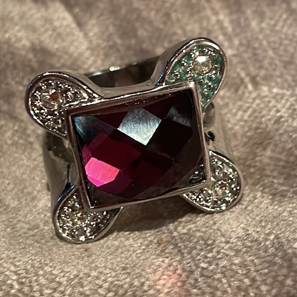 Square X Ring White Purple and White Chrystal’s size 5